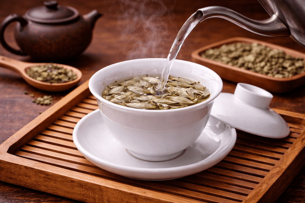gongfu brewing white tea in gaiwan
